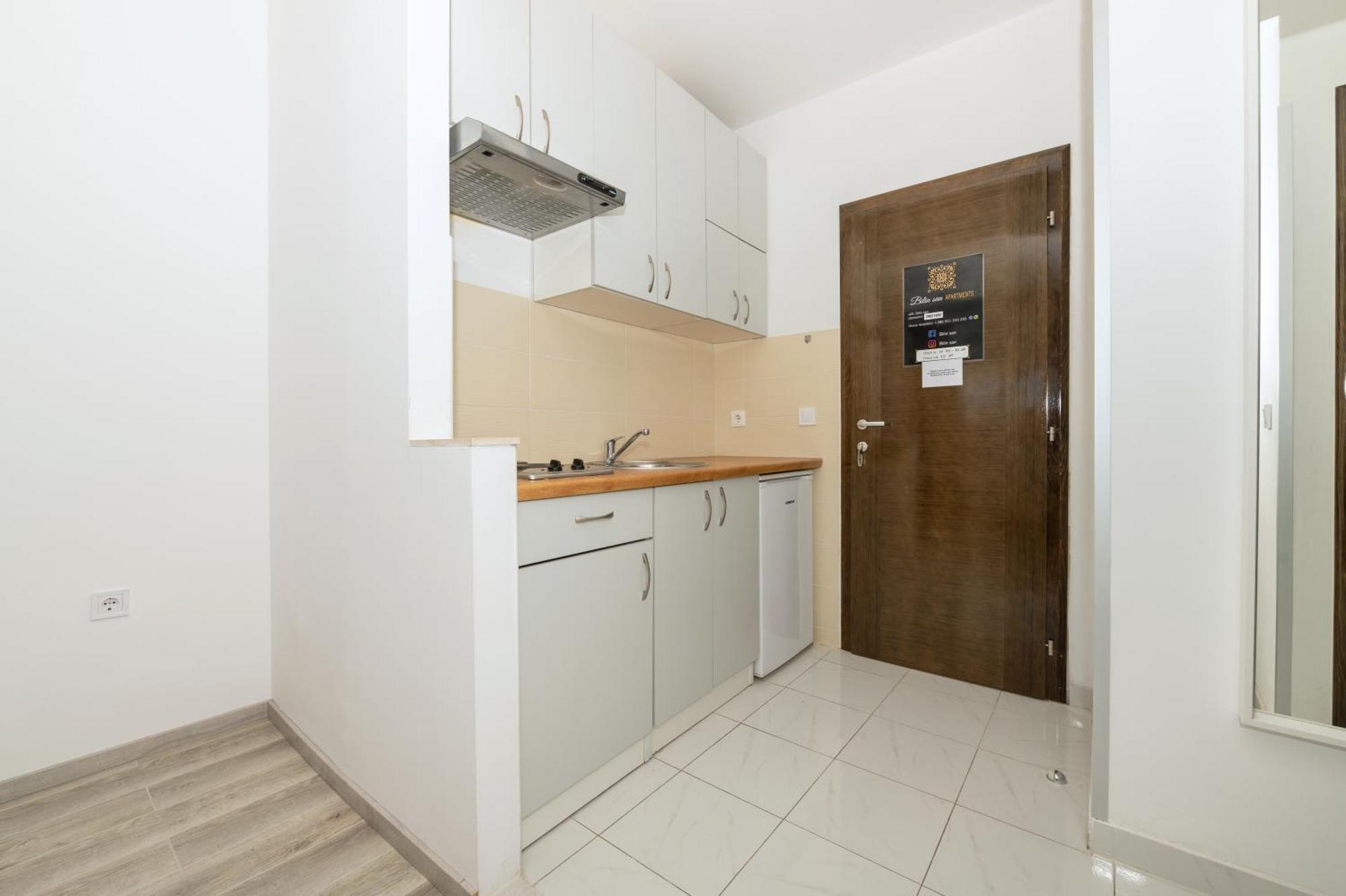 Bilin San Apartment Baska Voda Phòng bức ảnh
